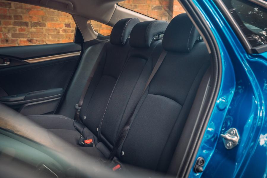 Интерьер Honda Civic Sedan (FC) 2018 года  (UK) (фото 77 из 94)